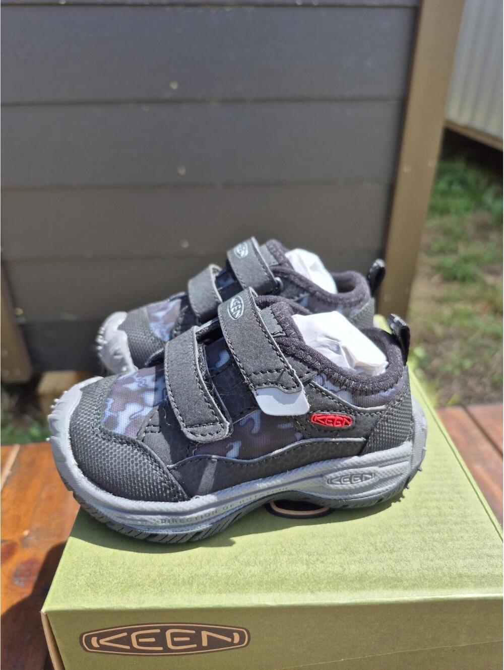 Keen Speed Hound Comfort Easy On Traction Sneaker Black Camo 5T Toddler Shoes - Picture 5 of 7